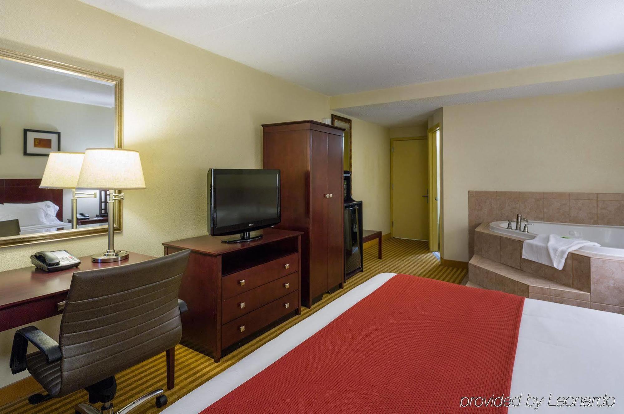 Holiday Inn Express Washington Dc East- Andrews Afb By Ihg Camp Springs Esterno foto