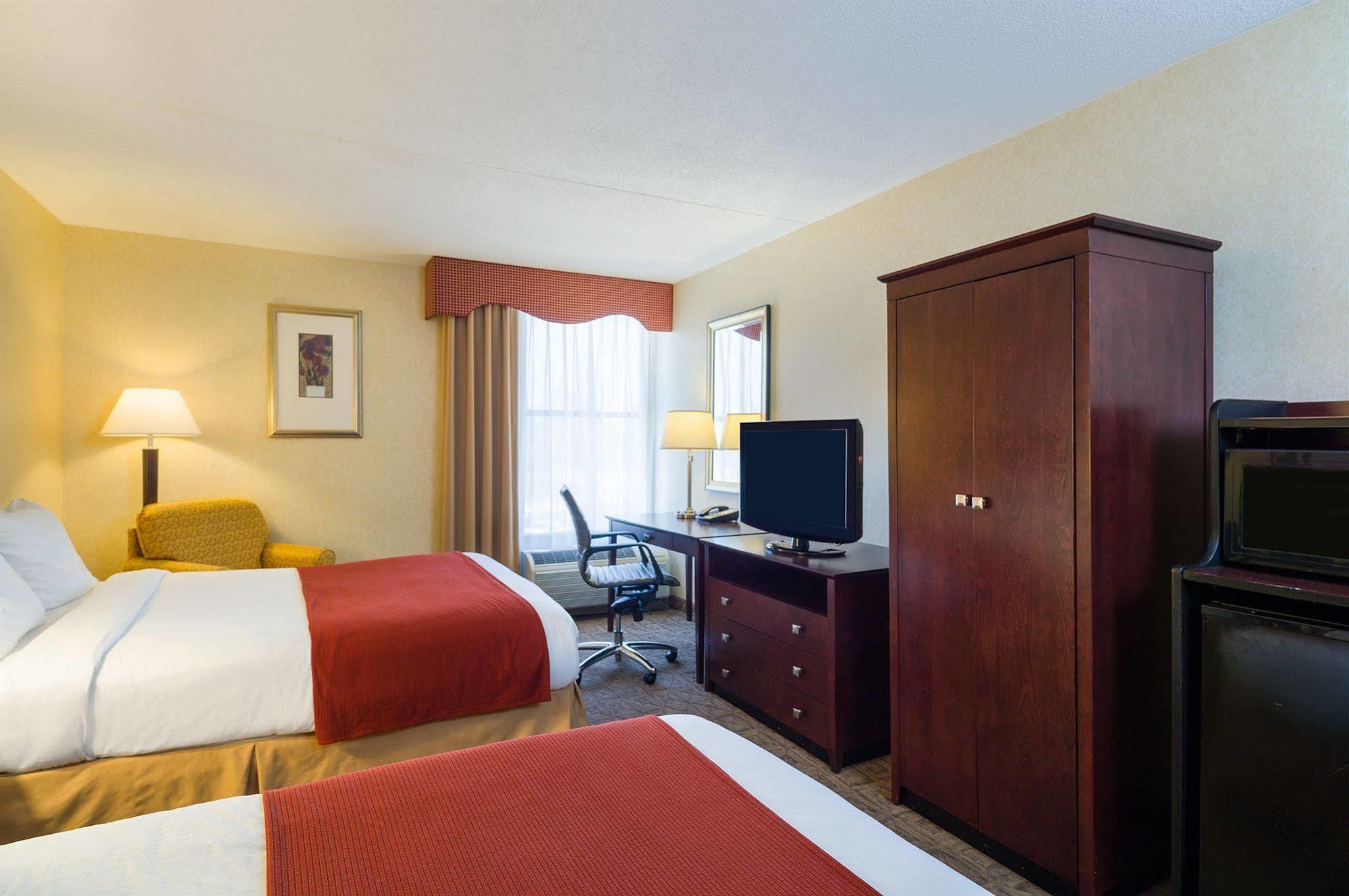 Holiday Inn Express Washington Dc East- Andrews Afb By Ihg Camp Springs Esterno foto